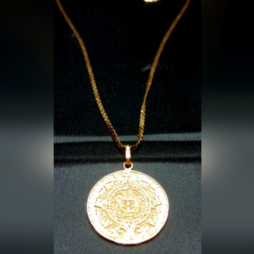 14k yellow gold Aztec medallion & 14k yellow gold chain